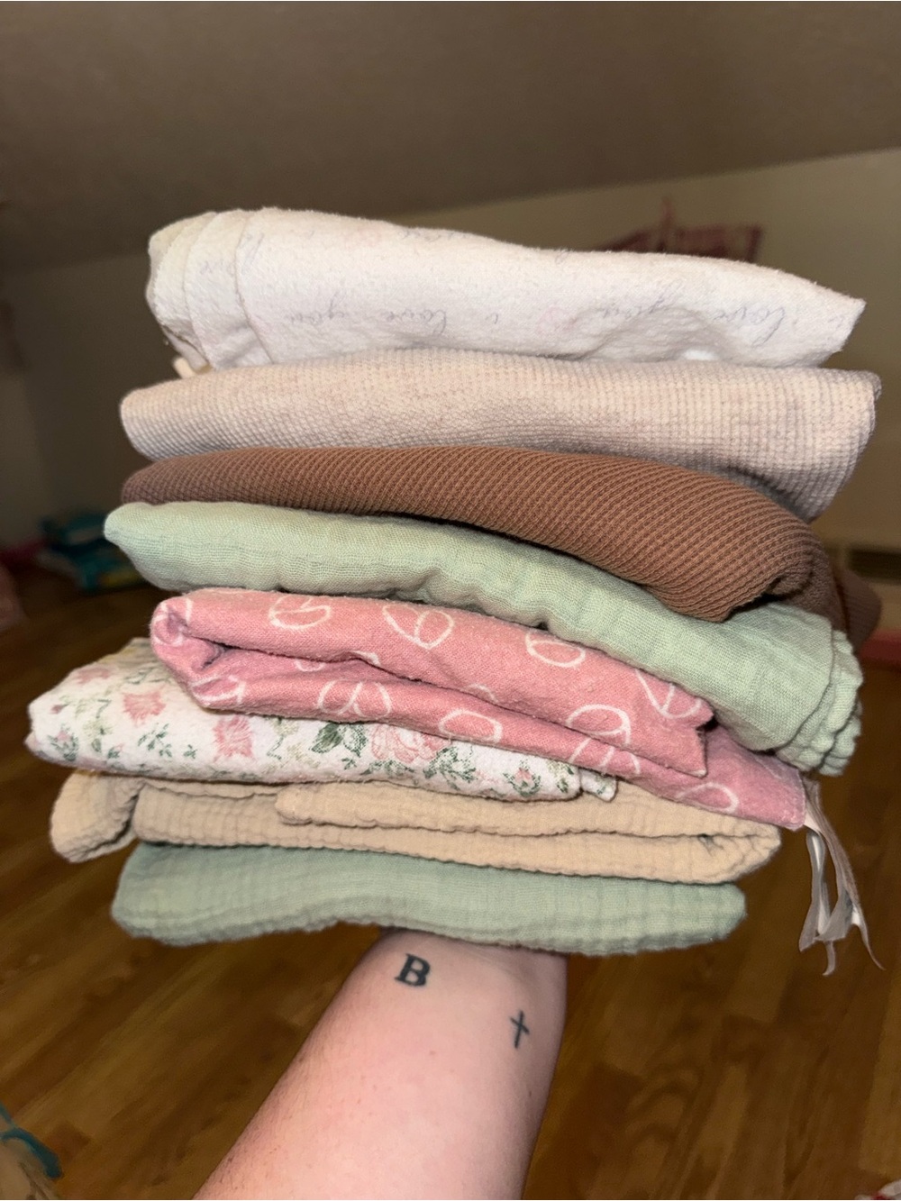 8 Swaddle Blankets good condition